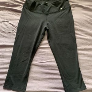NIKE Dri-Fit Capri Leggings: Size M